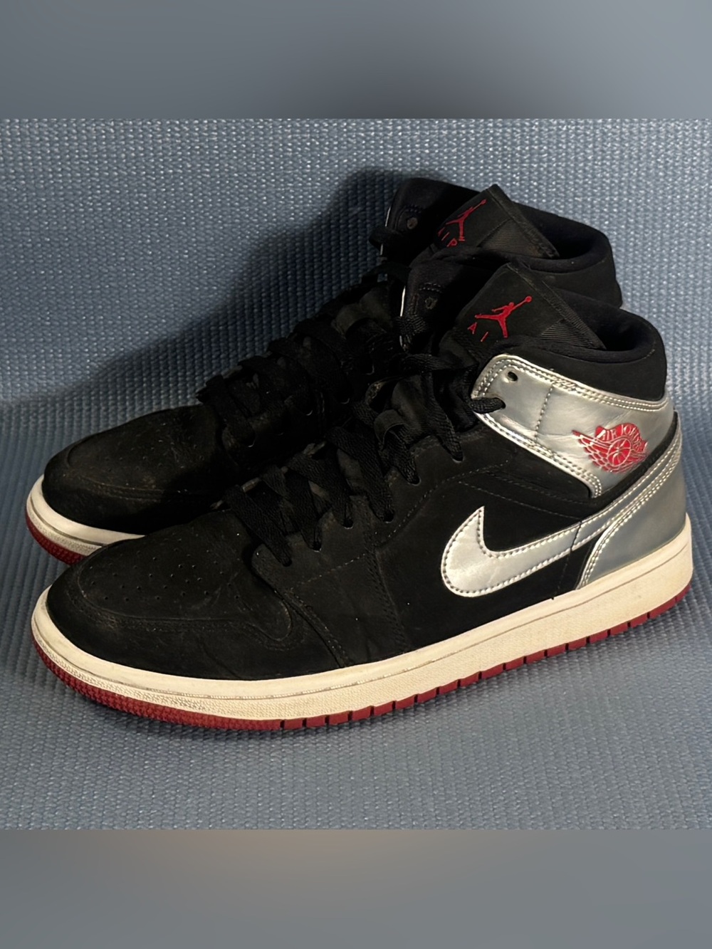 Nike Air Jordan 1 Mid "Johnny Kilroy" Black/Gym Red Shoes 554724-057 Men Sz 8.5